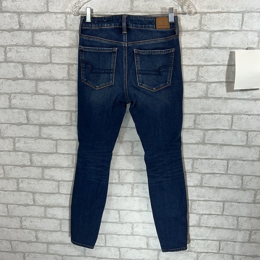 American eagle distressed hi-rise jegging a size 4 short - Picture 8 of 11